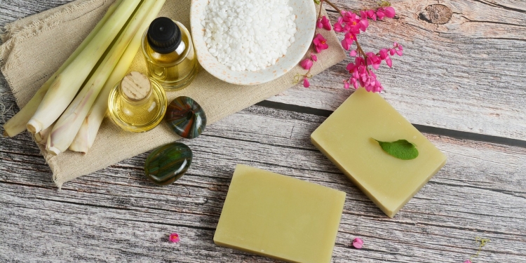 Izdelava domačega mila – jesensko listje 1 foto pixabay.com