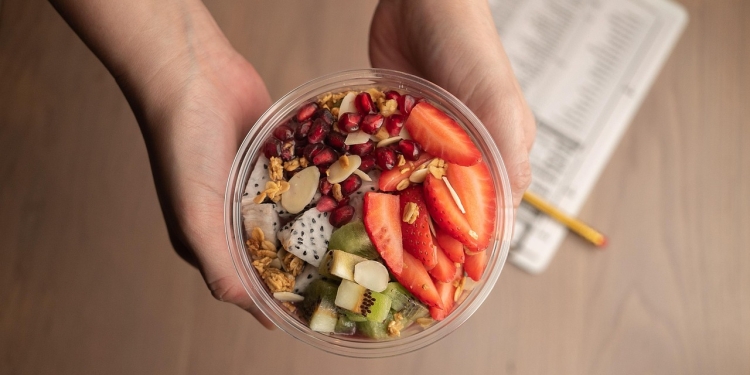 Jogurt z datlji, banano in orehi 1 foto pixabay.com