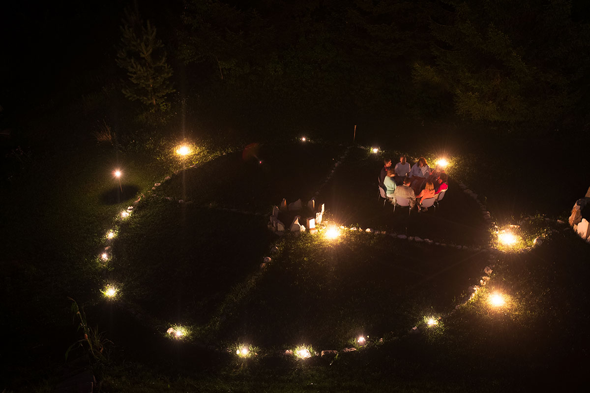PRAZNOVANJE ZIMSKEGA SOLSTICIJA IN KOZMIČNEGA BOŽIČA