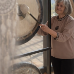 Gong kopel s kristalno vibracijo